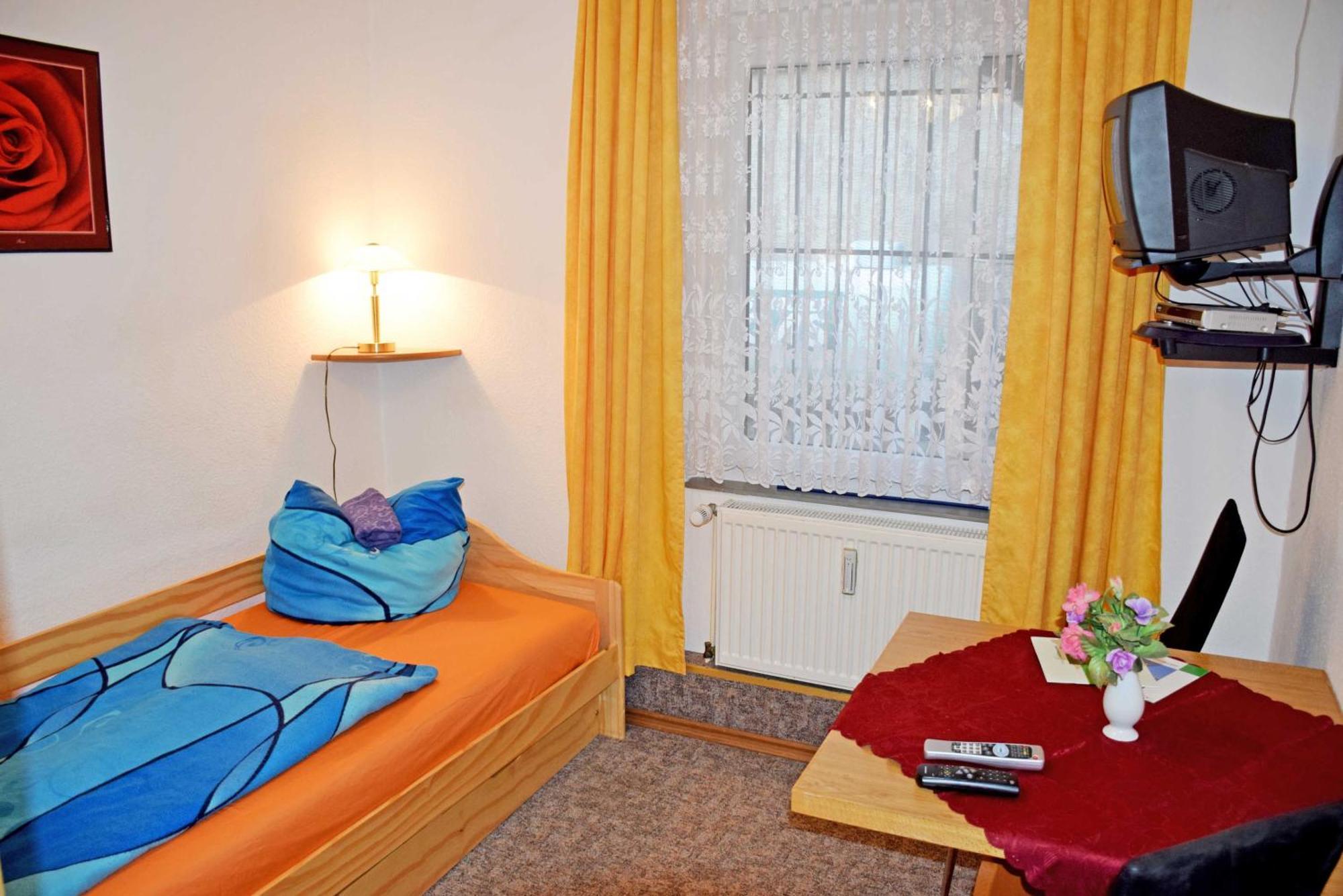 Ferienwohnung/ Ferienzimmer Asche Ашерслебен Экстерьер фото