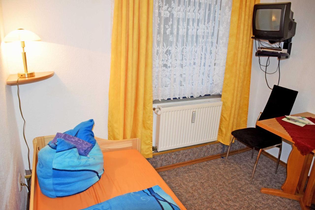 Ferienwohnung/ Ferienzimmer Asche Ашерслебен Экстерьер фото